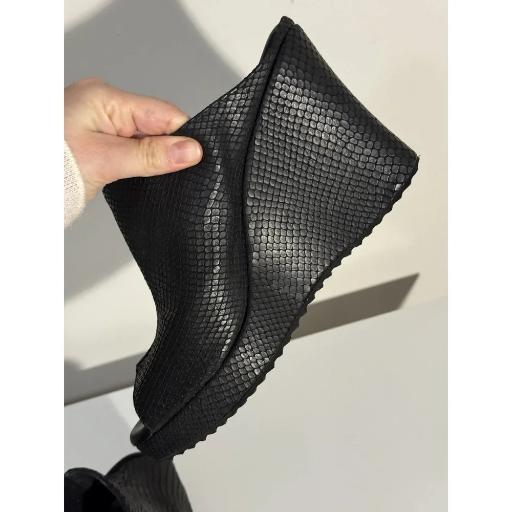 CORDANI Italy Black Faux Reptile Peep Toe Wedge Sz 40 US 9 Event Designer Luxury